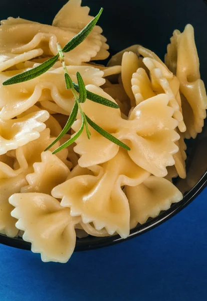 Italiaanse pasta - farfalle — Stockfoto