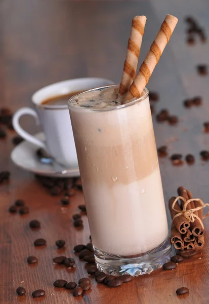 Cold fresh ice coffee with coffee beans and cinnamon - close up — Stock Photo, Image