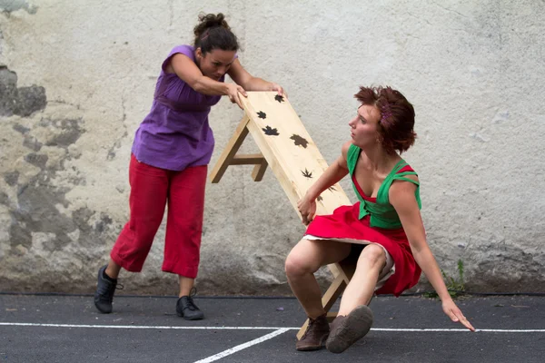 Dancer knocking over a bench — Stock Photo, Image