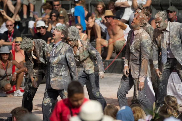 Schauspieler wie Zombies. — Stockfoto