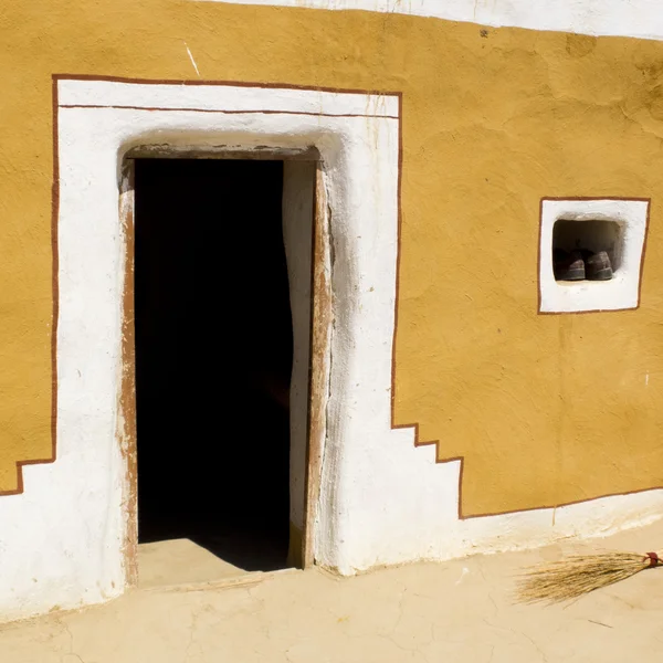 Colored entrance of an Indian house — Stock Photo, Image