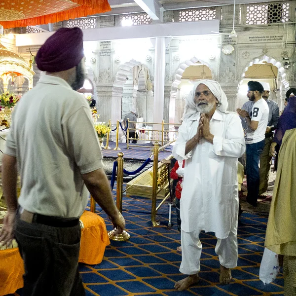 Elderly Indian man praying. — Stock Photo, Image