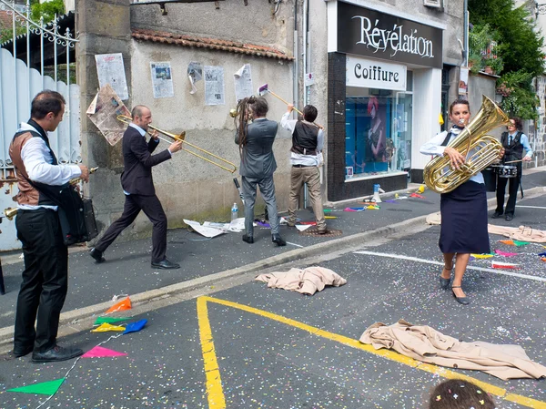 Sokakta çalan müzisyenler. — Stok fotoğraf