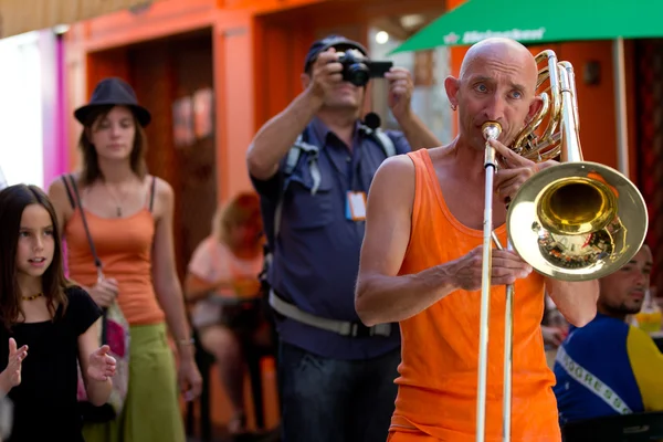 Trombón jugador en la calle . — Foto de Stock