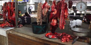 geleneksel bir market kasap durak