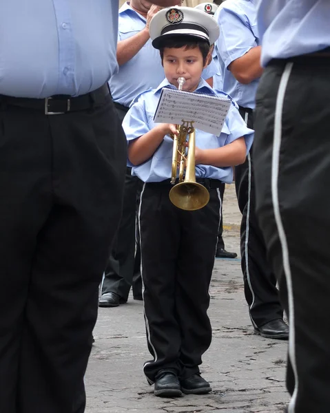 Mladý trumpetista. — Stock fotografie