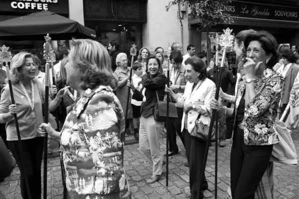 Gelukkig Andalusische vrouwen tijdens een processie. — Stockfoto