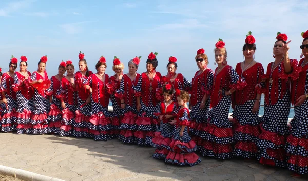 Mulheres de um grupo andaluz tradicional . — Fotografia de Stock