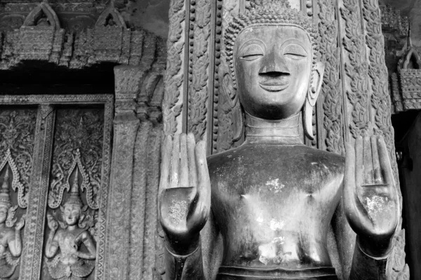 Статуя буддийского храма . — стоковое фото