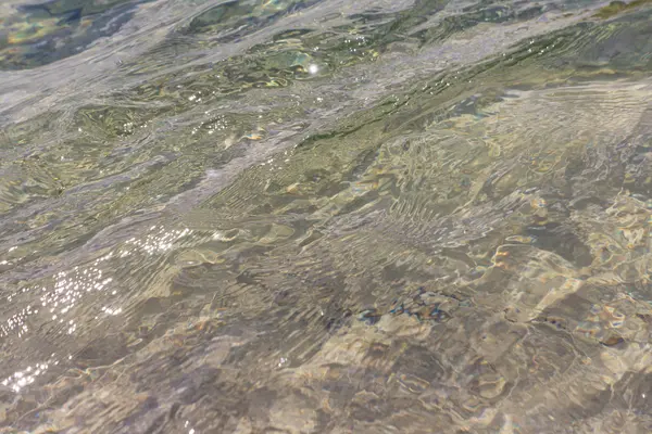 Temiz su doku dalgalanmalar ile