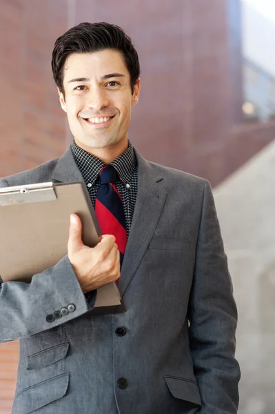 Porträt eines jungen Geschäftsmannes — Stockfoto