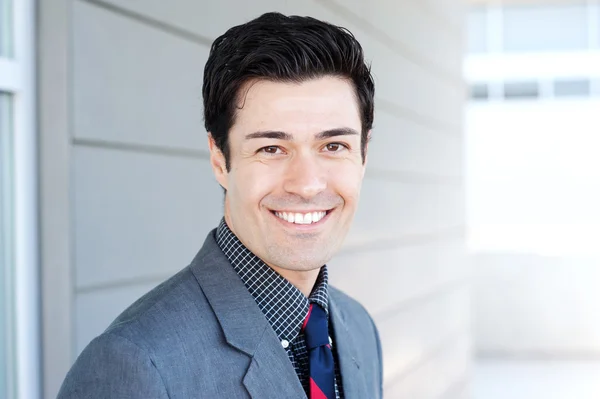 Retrato de um jovem empresário — Fotografia de Stock