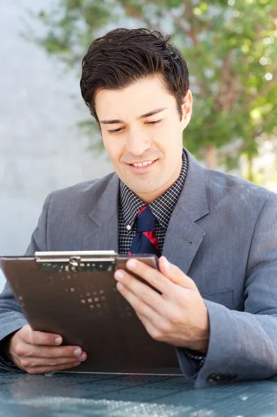 Retrato de un joven empresario — Foto de Stock