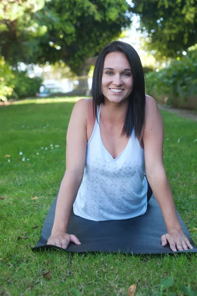 Beautiful young woman doing yoga — Stock Photo, Image