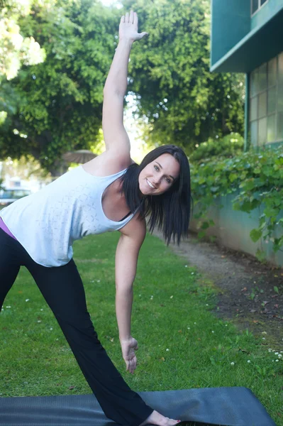 Beautiful young woman doing yoga — Stock Photo, Image