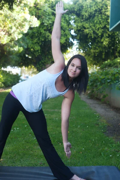 Beautiful young woman doing yoga — Stock Photo, Image