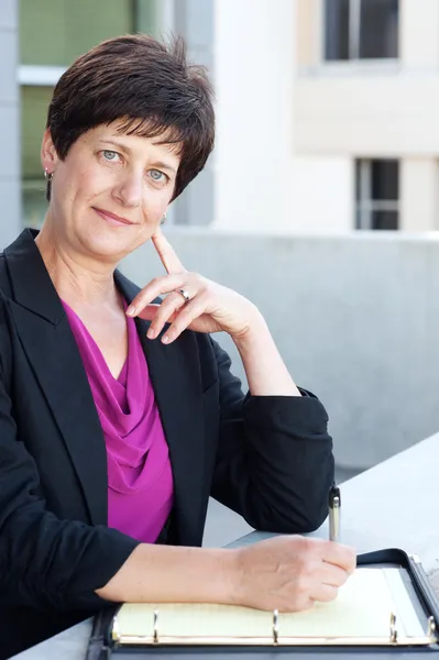 Retrato de una mujer de negocios madura —  Fotos de Stock