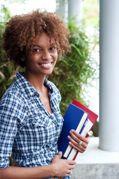 Estudante universitário americano africano bonito — Fotografia de Stock