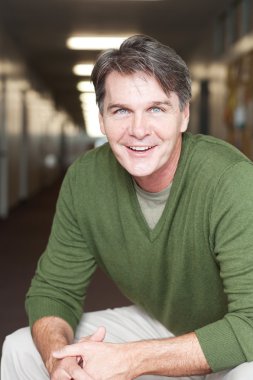 Olgun, mutlu bir adam portresi