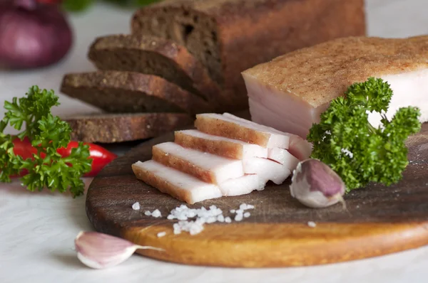 Gesneden gezouten varkensvlees reuzel (salo) — Stockfoto