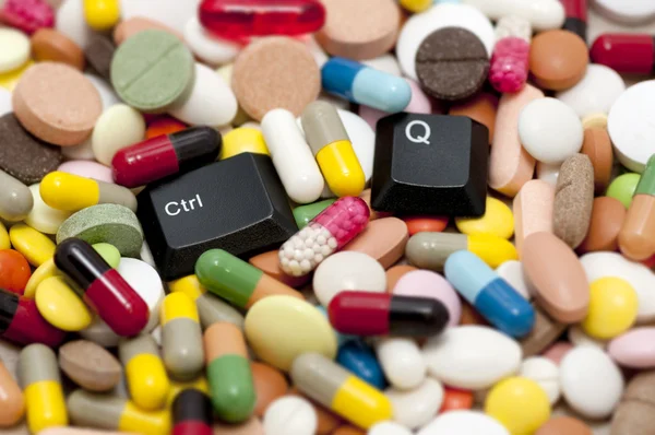 Ctrl and Q keys among drugs (Quit system, quit drugs) — Stock Photo, Image