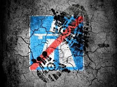 kirli petrol yer kaplayan skeç ile kırık zemin üzerine boyanmış yol levhası