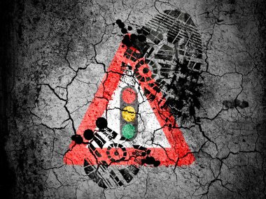 İleride yol işaret vignette kirli yağ ayak izi ile kırık zemin üzerine boyanmış ışık sinyalleri