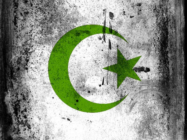 Her tarafı pis pis lekeler ile gemide İslam sembolü boyalı