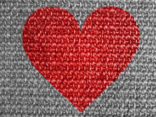 Κόκκινη καρδιά σύμβολο, ζωγραφισμένη στη γκρι ύφασμα — Φωτογραφία Αρχείου