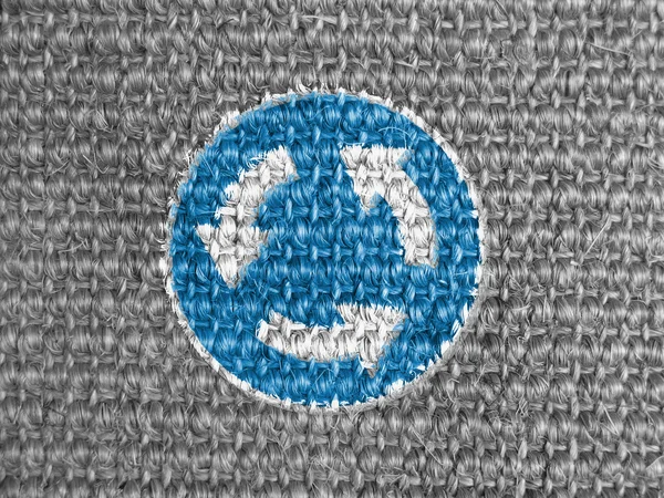 Круглий дорожній знак, намальований на сірій тканині — стокове фото