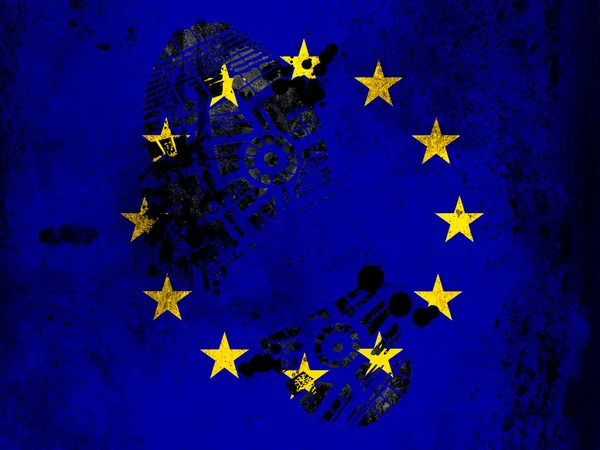 Europese Unie vlag geschilderd op whiteboard met vuile voetafdruk op het — Stockfoto