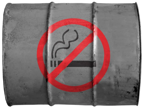 Rökning förbjuden-skylt dras på oljefat — Stockfoto
