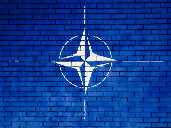 Nato のシンボルに描かれました。 — ストック写真