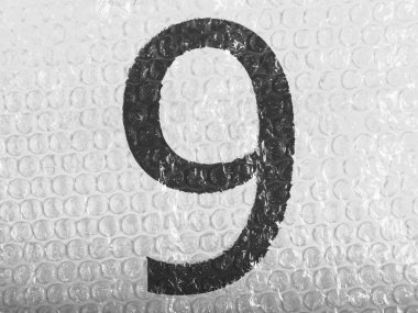 9 dokuz boyalı bubblewrap üzerinde