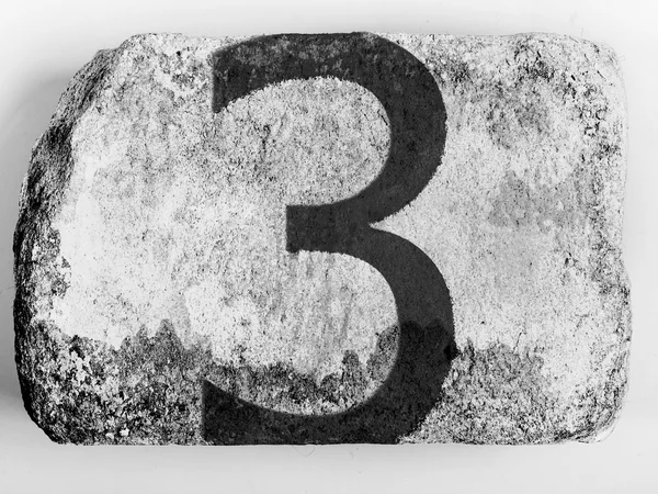 3. Три цифры, написанные на кирпиче — стоковое фото