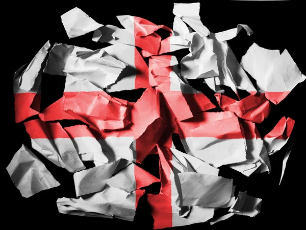 Inglaterra. Bandera inglesa pintada sobre pedazos de papel desgarrado sobre fondo negro — Foto de Stock
