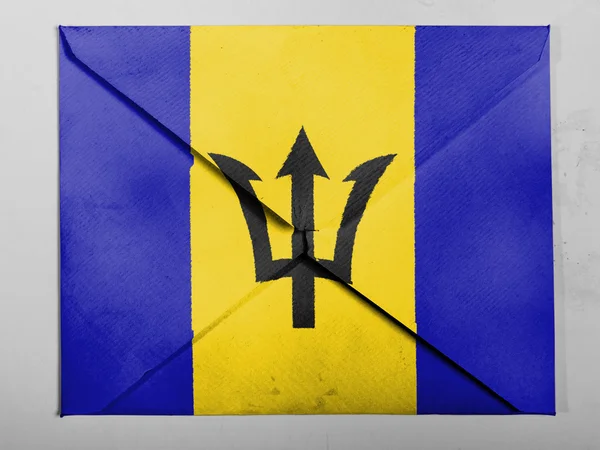 Барбадос. Барбадосский флаг, нарисованный на сером конверте — стоковое фото