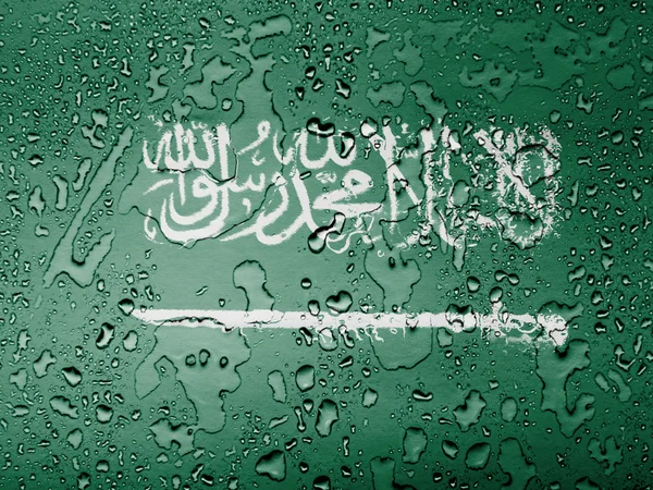 水滴で覆われているサウジアラビアの国旗 — ストック写真