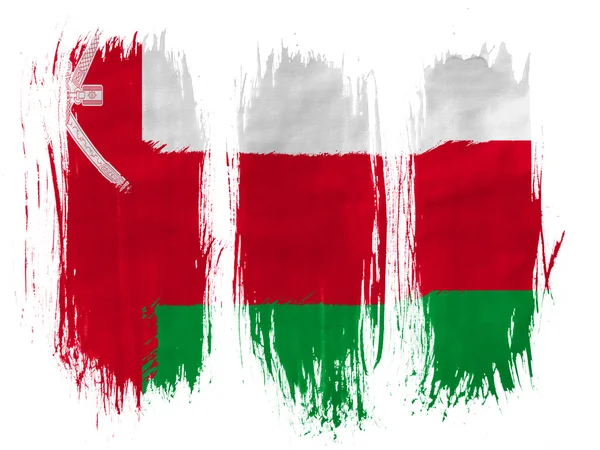 Флаг Омана раскрашен тремя вертикальными мазками кисти на белом фоне — стоковое фото