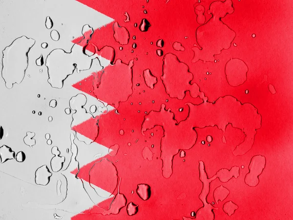 Bahrein. Bandeira do Bahrein coberta com gotas de água — Fotografia de Stock