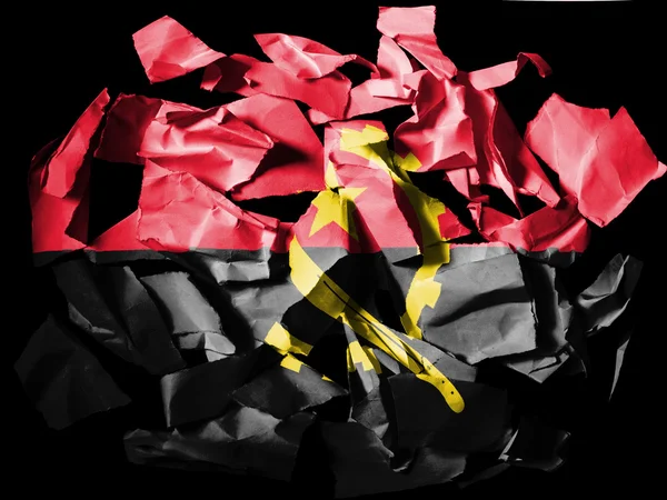 Angola. Angolská vlajka na roztrhaný papír na černém pozadí — Stock fotografie