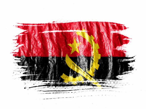 Angola. Bandeira angolana pintada com aquarela em papel branco molhado — Fotografia de Stock