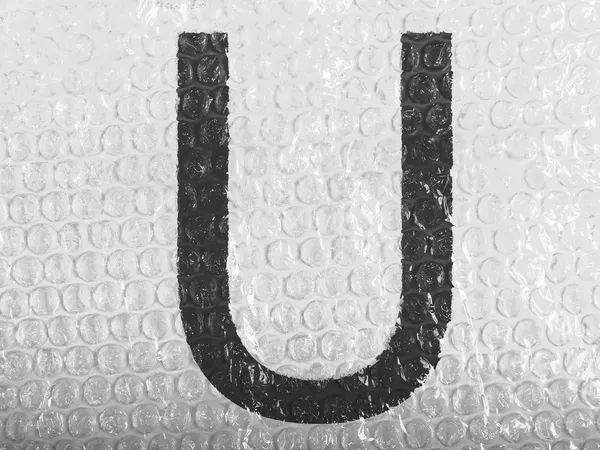 U letter painted on bubblewrap — Stock Photo, Image