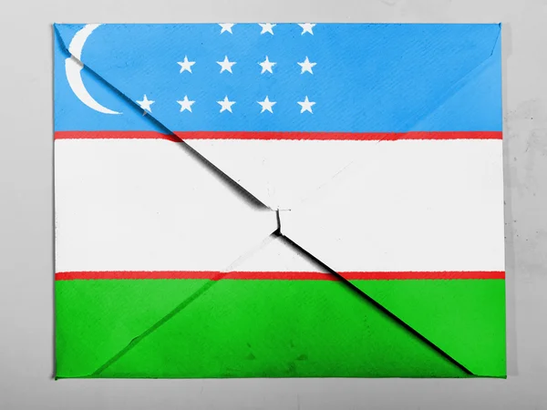 Uzbekistan flaggan målad på grå kuvert — Stockfoto