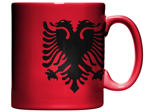 Albânia. Bandeira albanesa pintada em caneca ou xícara de café — Fotografia de Stock