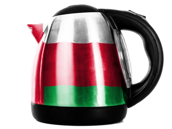 Оманский флаг на блестящем металлическом чайнике — стоковое фото