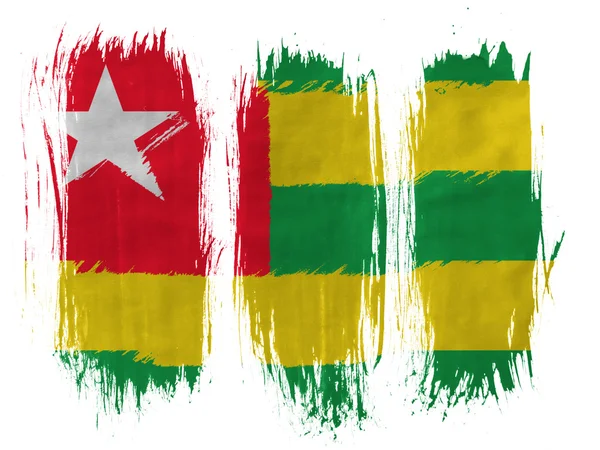 Togo Flagge gemalt mit 3 vertikalen Pinselstrichen auf weißem Hintergrund — Stockfoto