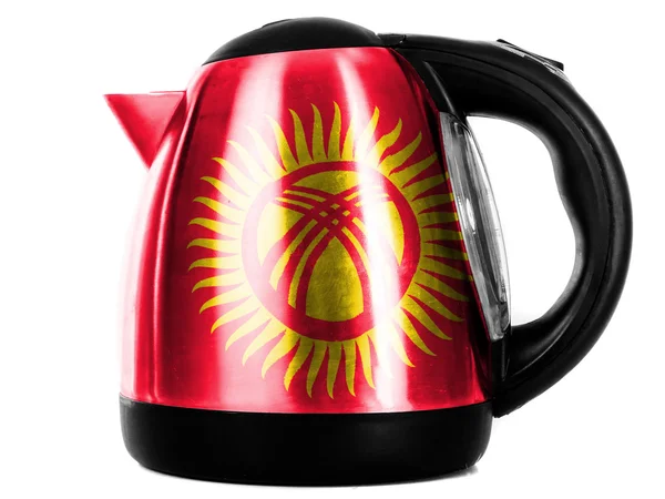 Bandeira do Quirguistão pintada em chaleira metálica brilhante — Fotografia de Stock