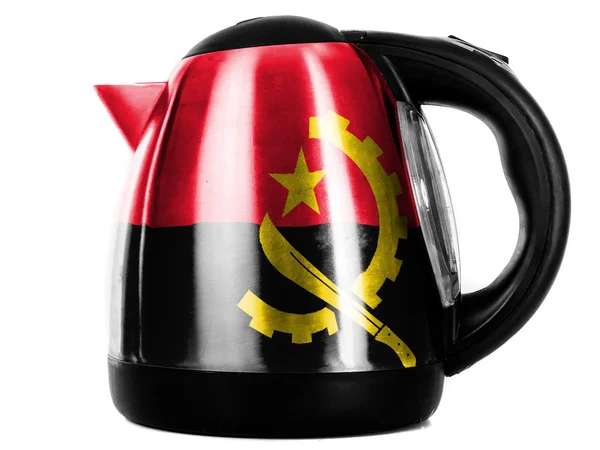 Angola. angolanische Flagge auf glänzenden metallischen Wasserkocher gemalt — Stockfoto