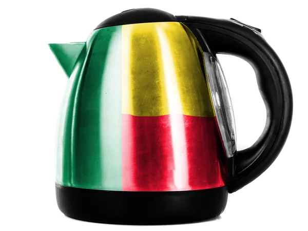 Бенин. Флаг Бенини на блестящем металлическом чайнике — стоковое фото
